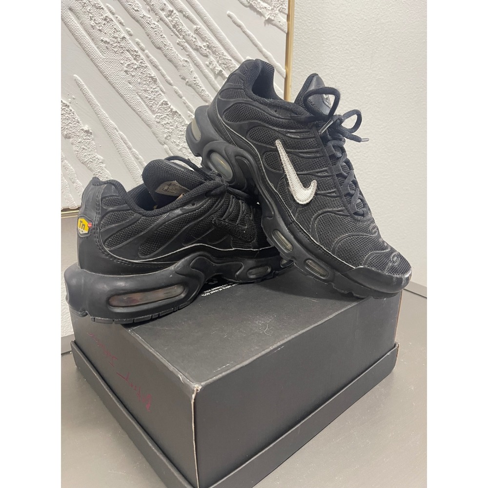 Nike Air Max Plus TN Triple Black Silver Swoosh CJ9696-001 Mens 8.5